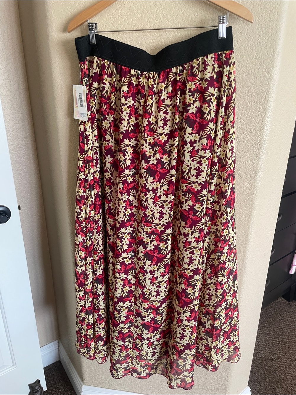 LuLaRoe Lucy Burgundy and Cream Floral Maxi Skirt with Black Waistband Size XL - Picture 4 of 6